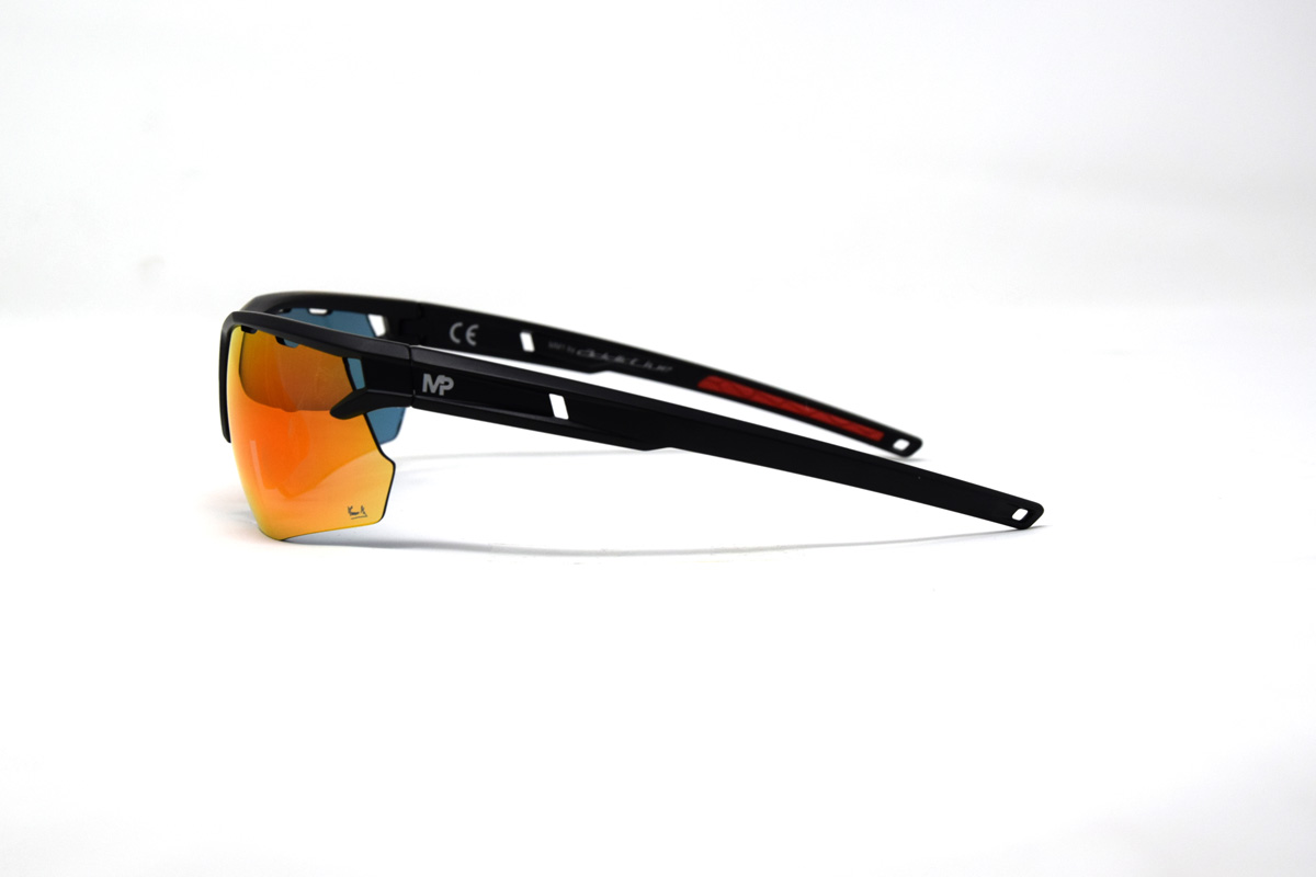 Padel Nuestro España - Ya están disponibles las gafas de sol de Manu Martín  en nuestra web 😎👉  Montura resistente,  antideslizantes, cómodas, ligeras y envolventes 🔥 ¡Consigue las tuyas! 😜  #wearepadel #
